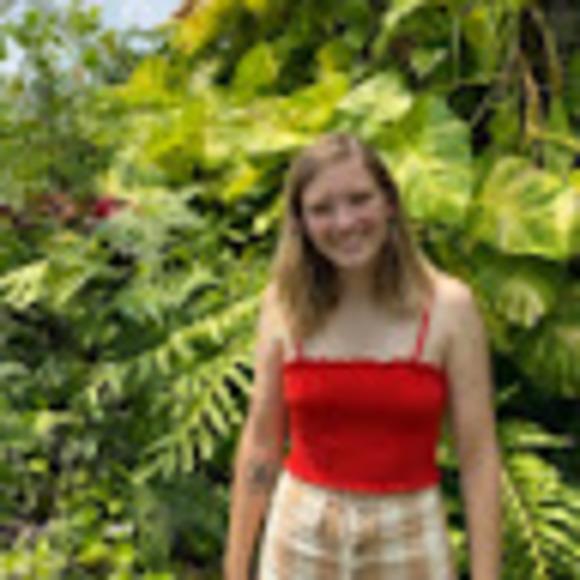 Meet your Posher, Abigail - Picture 1 of 1